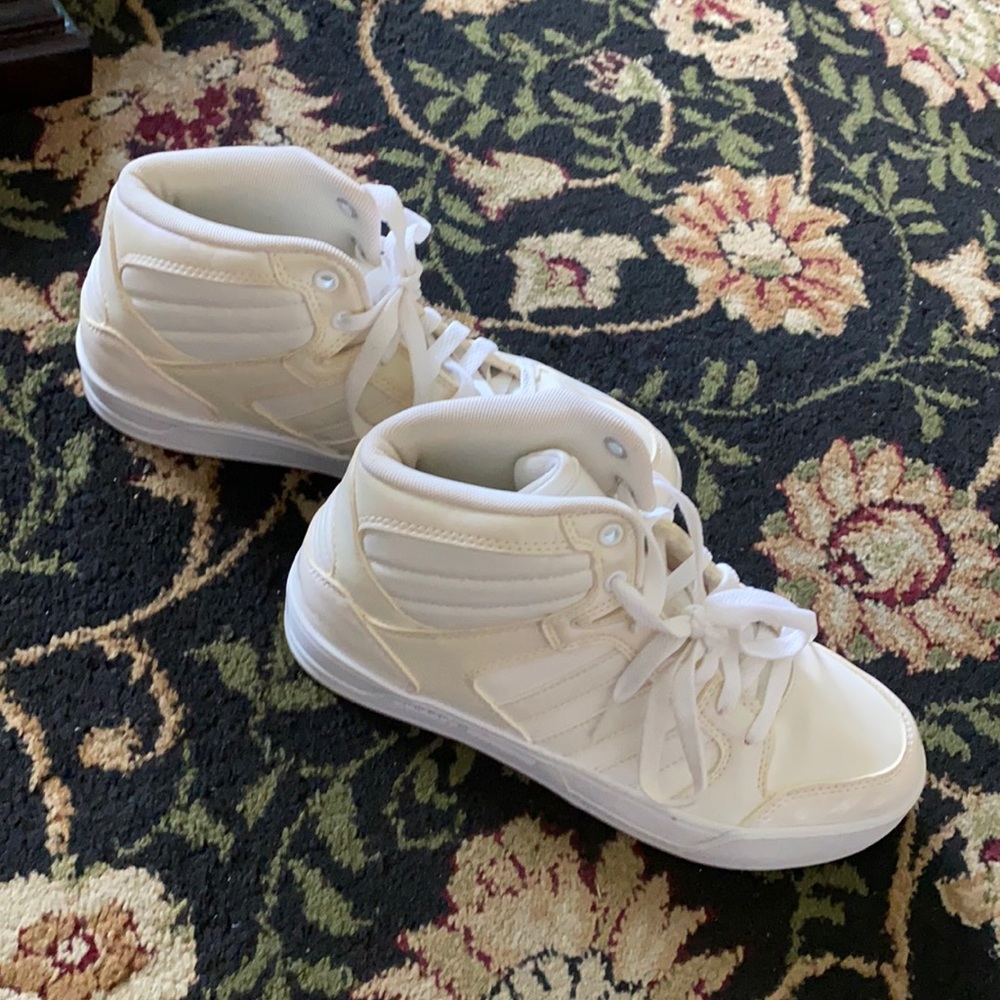 🌻SALE🌻 Adidas shoes size 7 ( used) - Picture 1 of 3